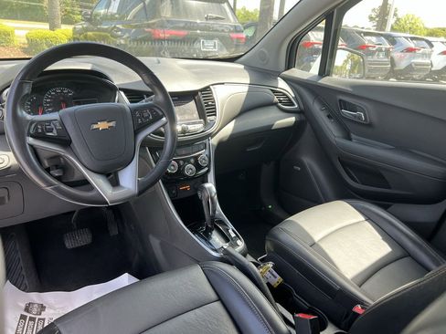 Used 2020 Chevrolet Trax Premier FWD image 30
