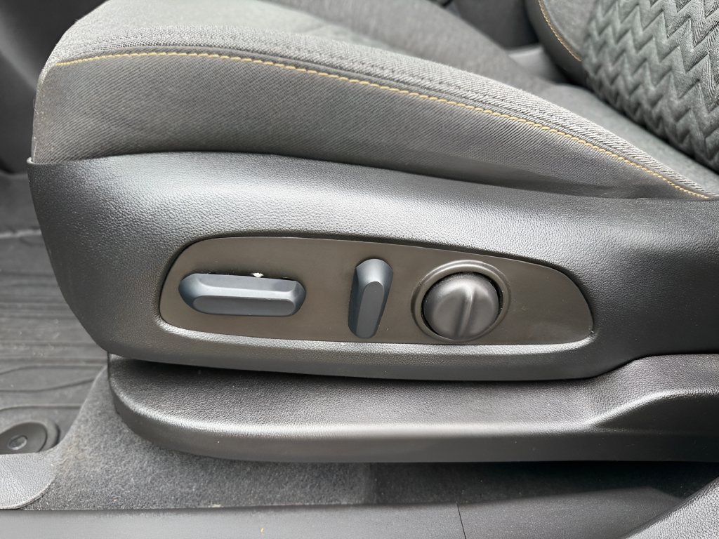 Used 2023 Chevrolet Equinox LT w/ LPO, Floor Liner Package AWD/4WD image 10