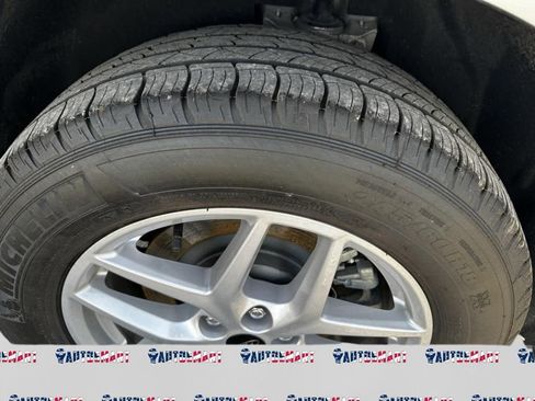 Used 2024 Ford Edge SEL image 14