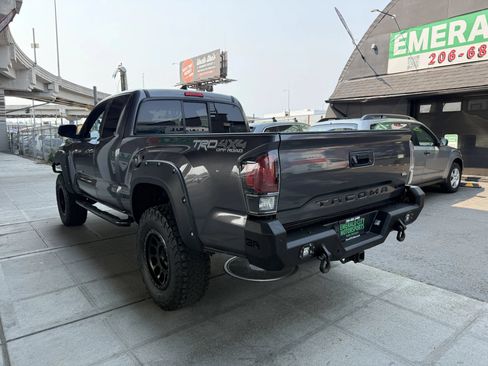 Used 2017 Toyota Tacoma TRD Off-Road w/ Tow Package AWD/4WD image 6