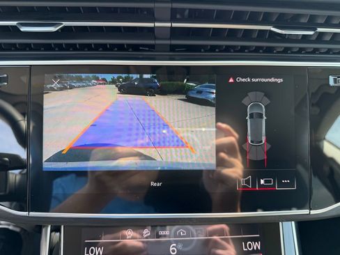 Used 2023 Audi Q8 Premium image 11