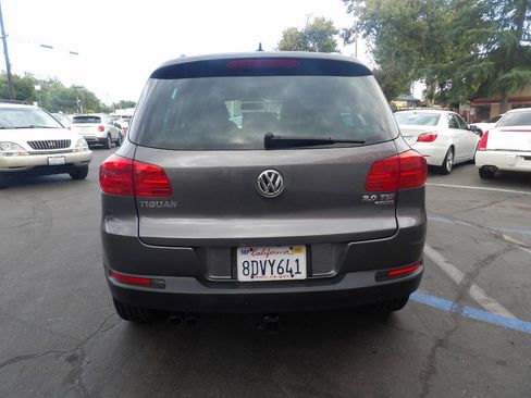 Used 2015 Volkswagen Tiguan SE image 9