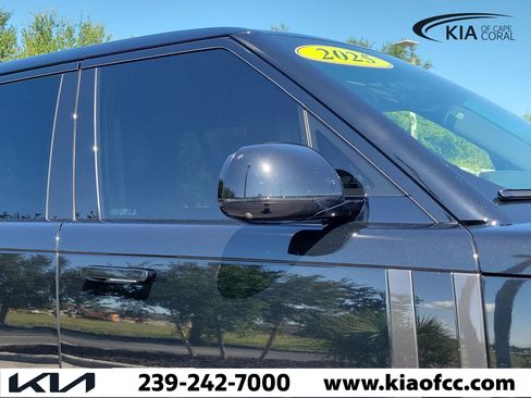 Used 2025 Land Rover Range Rover SE AWD/4WD image 8