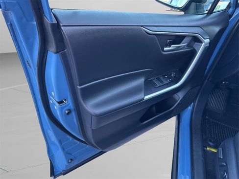 Used 2025 Toyota RAV4 SE image 30