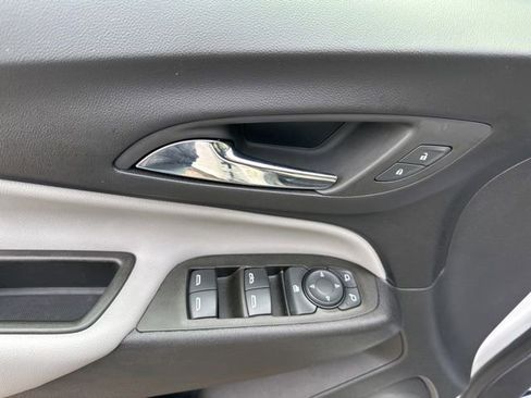 Used 2023 Chevrolet Equinox LS image 14