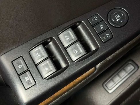 Used 2018 GMC Yukon Denali RWD image 26