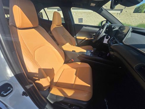 New 2026 Lexus UX 300h FWD image 10