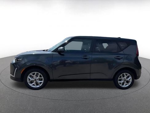 Used 2025 Kia Soul LX w/ LX Technology Package FWD image 9