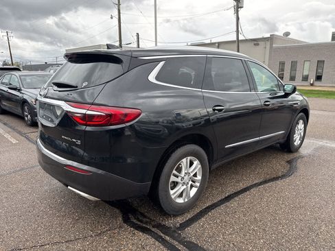 Used 2018 Buick Enclave Essence image 3
