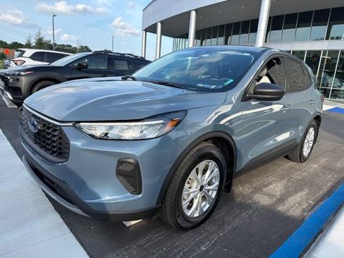 Used 2025 Ford Escape Active w/ Tech Pack #1 FWD image 1