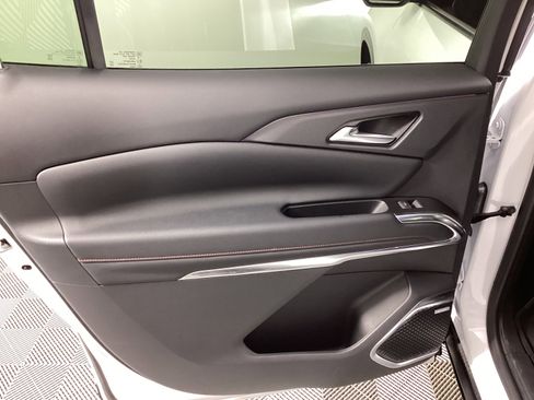 Used 2024 Chevrolet Traverse RS image 29