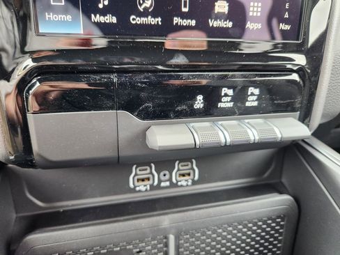 New 2026 RAM 1500 4x4 Crew Cab image 26
