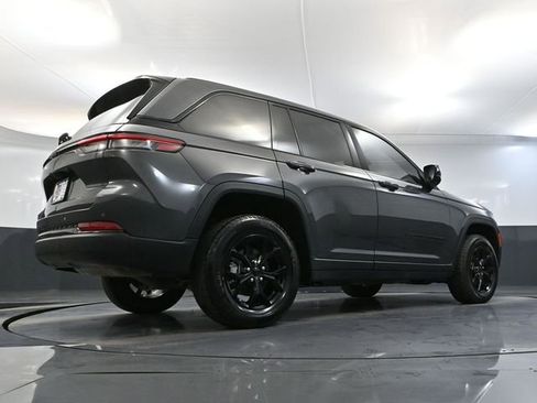 Used 2024 Jeep Grand Cherokee Altitude image 54