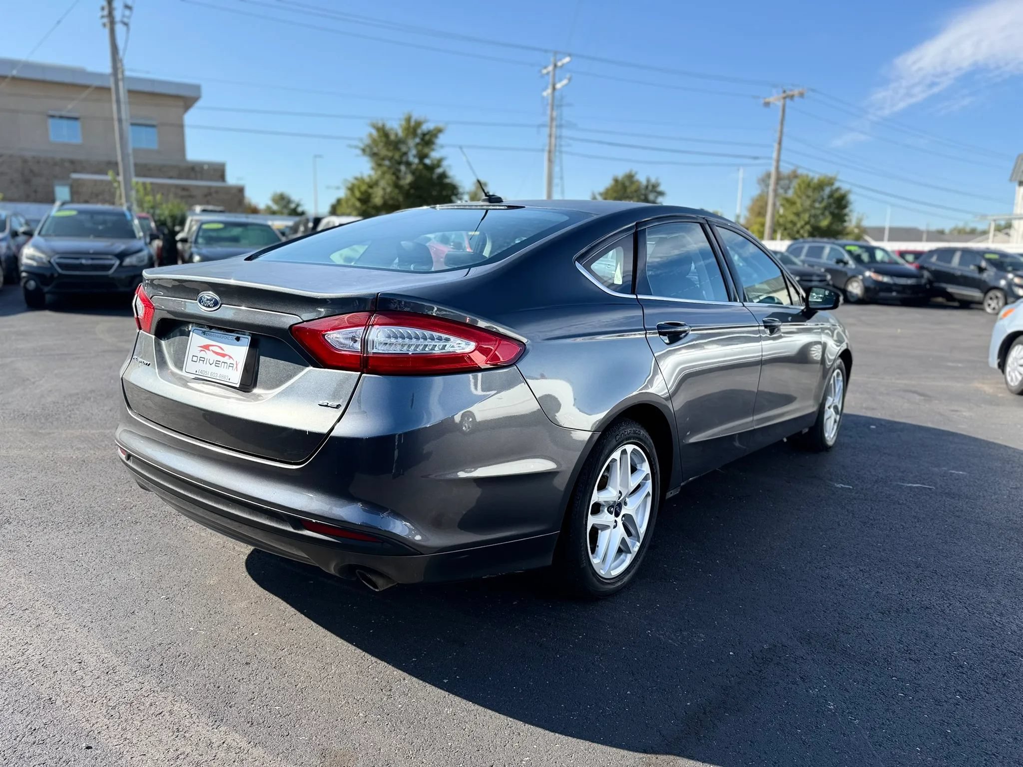 Used 2016 Ford Fusion SE FWD image 3