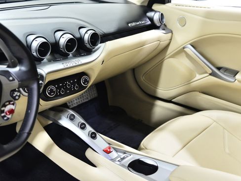 Used 2015 Ferrari F12 Berlinetta image 15