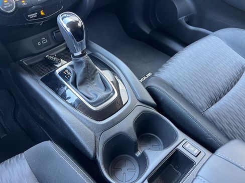 Used 2018 Nissan Rogue SV AWD/4WD image 24