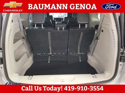 Used 2024 Chrysler Pacifica Touring-L FWD image 10