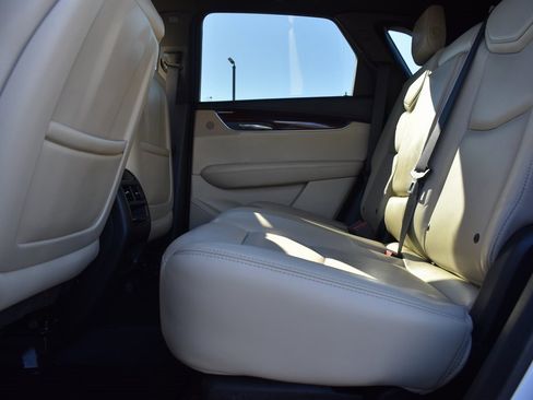 Used 2018 Cadillac XT5 Luxury w/ Driver Awareness Package image 9