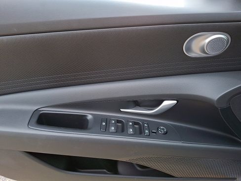 Used 2026 Hyundai Elantra SE FWD image 12