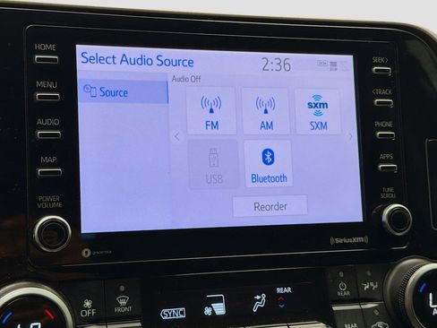 Used 2021 Toyota Highlander L FWD image 9