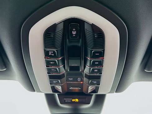 Used 2021 Porsche Macan GTS image 17