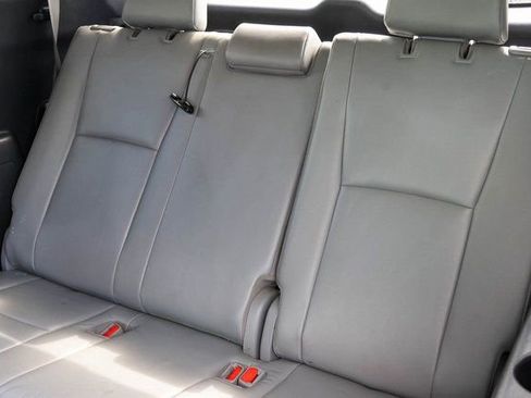 Used 2021 Toyota Highlander Limited image 18