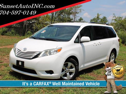 Used 2015 Toyota Sienna LE FWD image 1