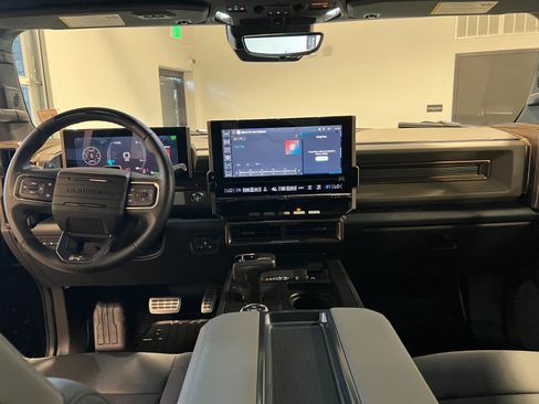 Used 2025 GMC Hummer EV 3X w/ LPO, Sport Package AWD/4WD image 33