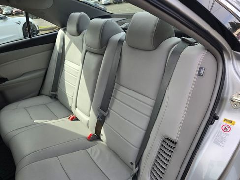 Used 2015 Toyota Camry XLE FWD image 18