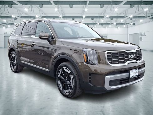 Certified 2025 Kia Telluride S image 1
