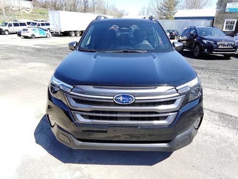 Used 2025 Subaru Forester Premium AWD/4WD image 8