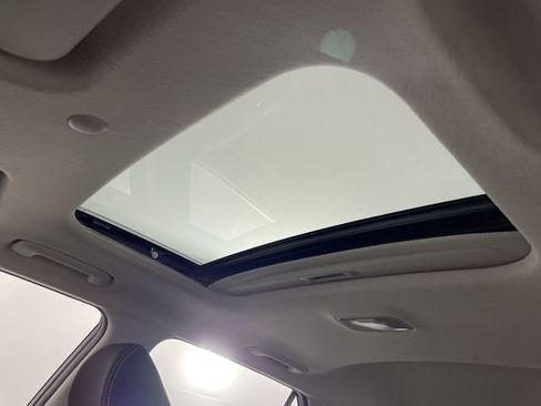 Certified 2025 Hyundai Venue SEL image 32