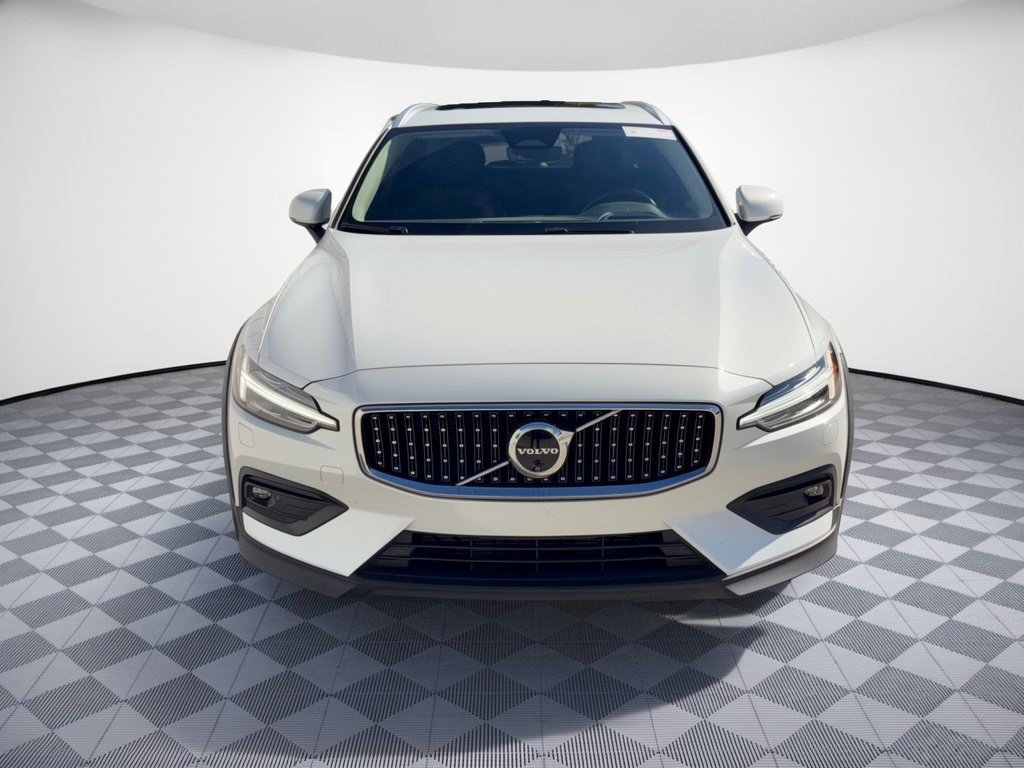 Certified 2025 Volvo V60 B5 Cross Country Ultra AWD/4WD image 6
