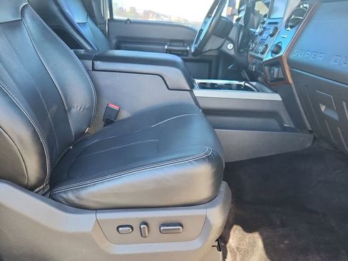Used 2014 Ford F250 Lariat w/ Lariat Interior Package image 15