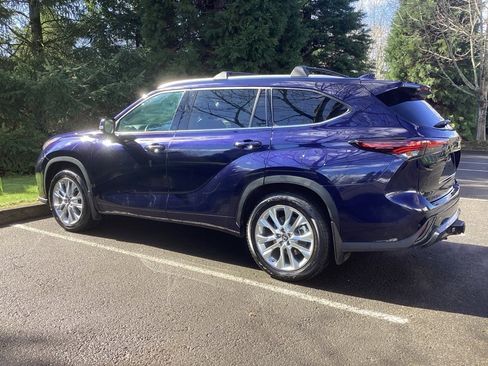 Used 2024 Toyota Highlander Limited image 7