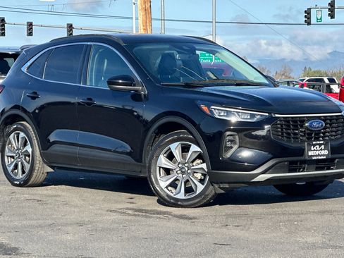Used 2025 Ford Escape Platinum image 2