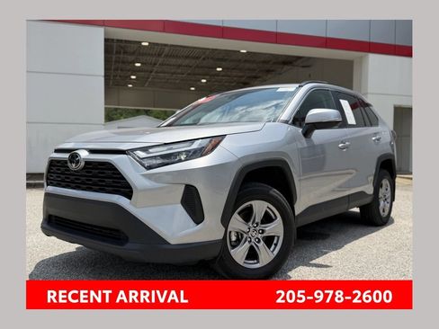 Used 2025 Toyota RAV4 XLE w/ Convenience Package FWD image 1