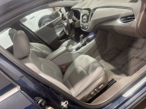 Used 2018 Chevrolet Malibu Premier w/ Premier Sun and Wheel Package FWD image 23