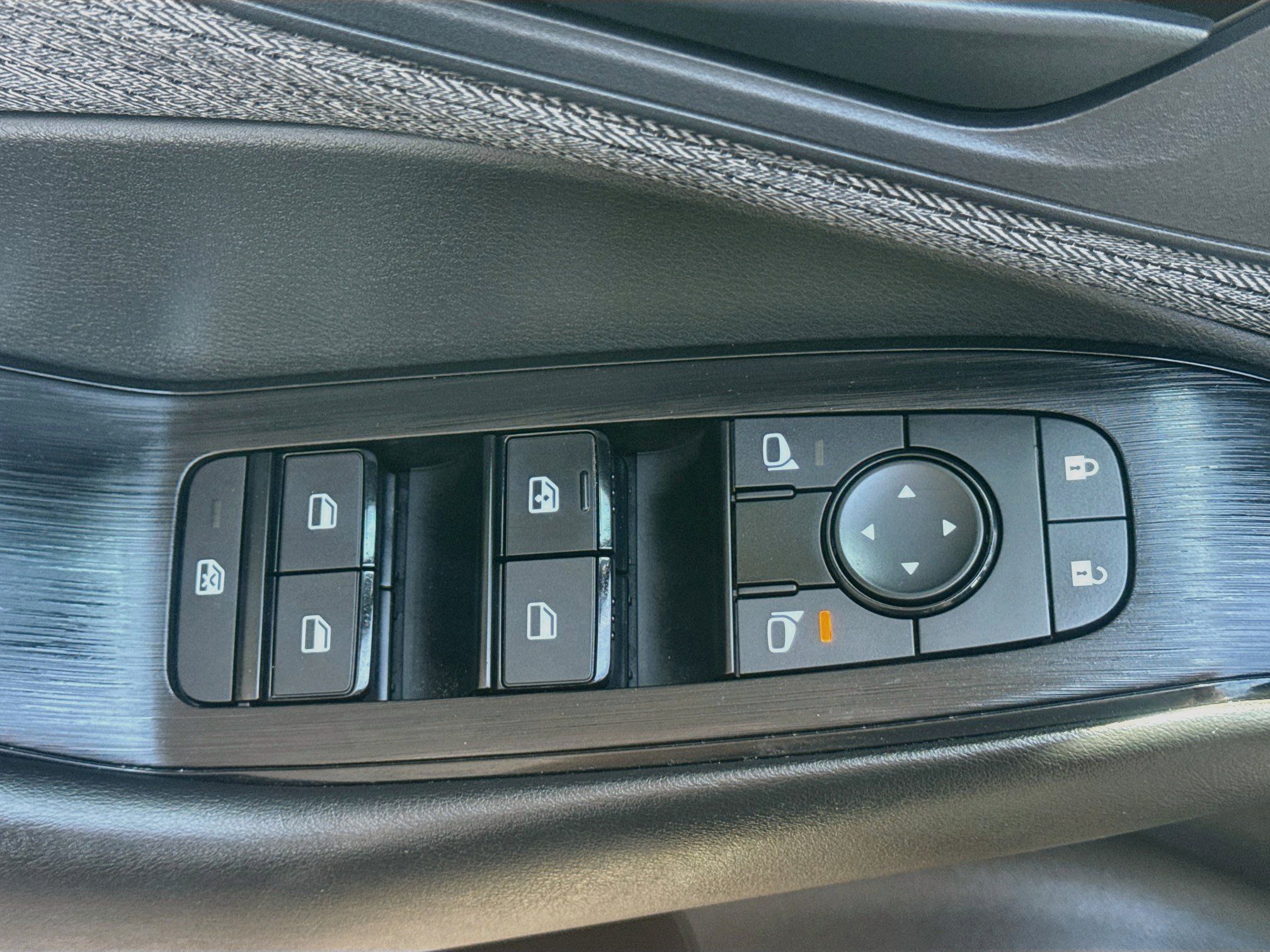 Used 2023 Nissan Rogue S AWD/4WD image 15