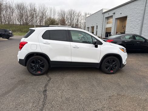 Used 2020 Chevrolet Trax LT w/ Redline Edition FWD image 9