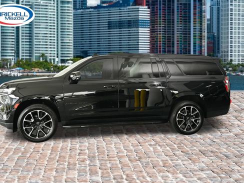 Used 2021 Chevrolet Suburban RST w/ Luxury Package RWD image 11