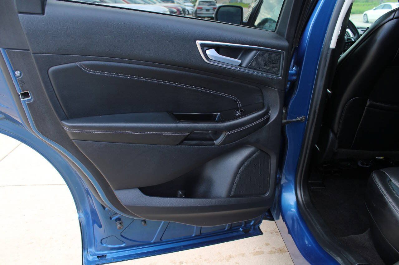 Used 2020 Ford Edge Titanium w/ Equipment Group 301A AWD/4WD image 14