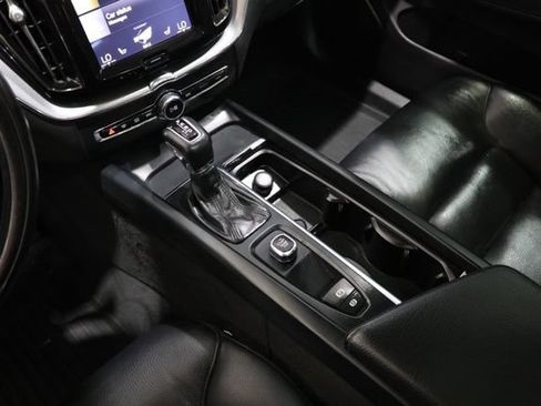Used 2018 Volvo XC60 T5 Momentum w/ Vision Package AWD/4WD image 26