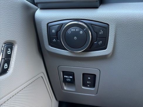 Used 2019 Ford F150 XLT w/ Equipment Group 302A Luxury AWD/4WD image 29
