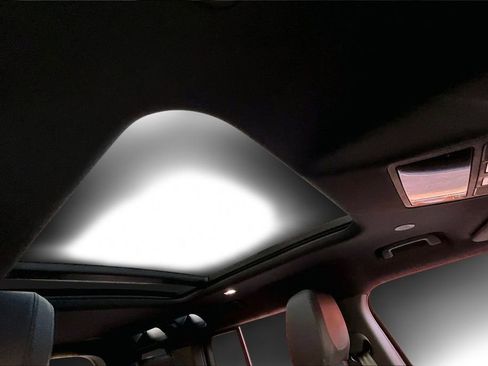 Used 2023 Land Rover Defender 110 X-Dynamic SE image 27