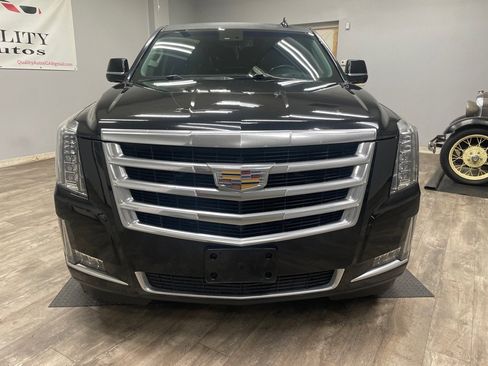 Used 2016 Cadillac Escalade ESV Luxury image 4