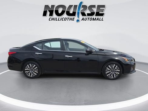Used 2025 Nissan Altima 2.5 SV FWD image 9