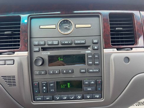 Used 2008 Lincoln Town Car Signature Limited RWD image 27