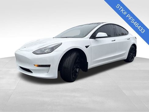 Used 2023 Tesla Model 3 Standard Range image 3