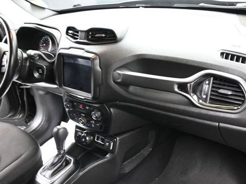 Used 2018 Jeep Renegade Altitude w/ UConnect 8.4 Nav Group AWD/4WD image 28